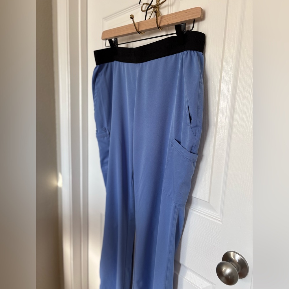 Healing Hands Scrub Set - Women's Ceil Blue Large Top and Medium Pants - Picture 4 of 11